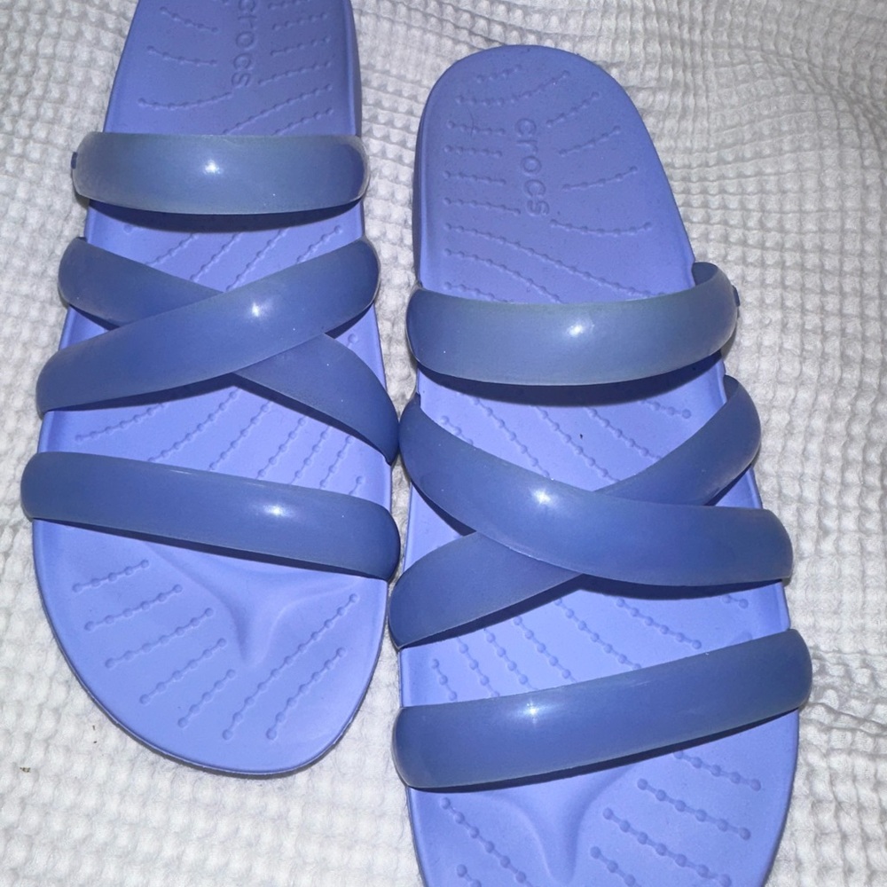 Crocs Splash Glossy Strappy Sandals in the color Moon Jelly - Picture 4 of 4